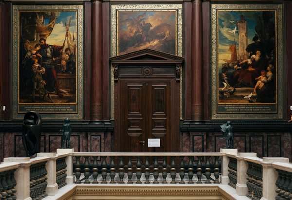 Médaille de baptême en or blanc : un choix précieux pour un jour inoubliable