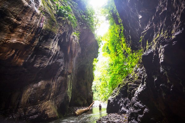 Quels sont les défis de la gestion durable de l'eau dans les petites îles touristiques ?