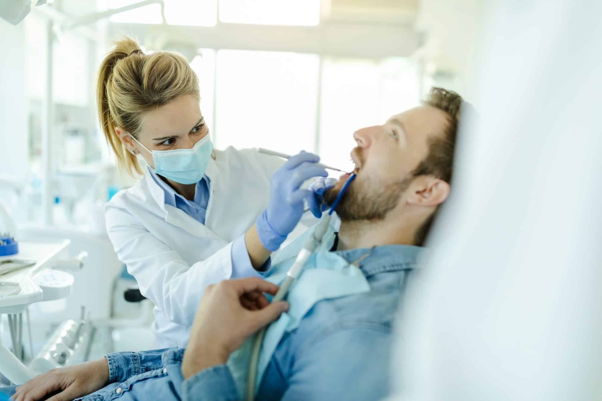La dentisterie Hanok offre-t-elle des traitements pour les gencives sensibles ?