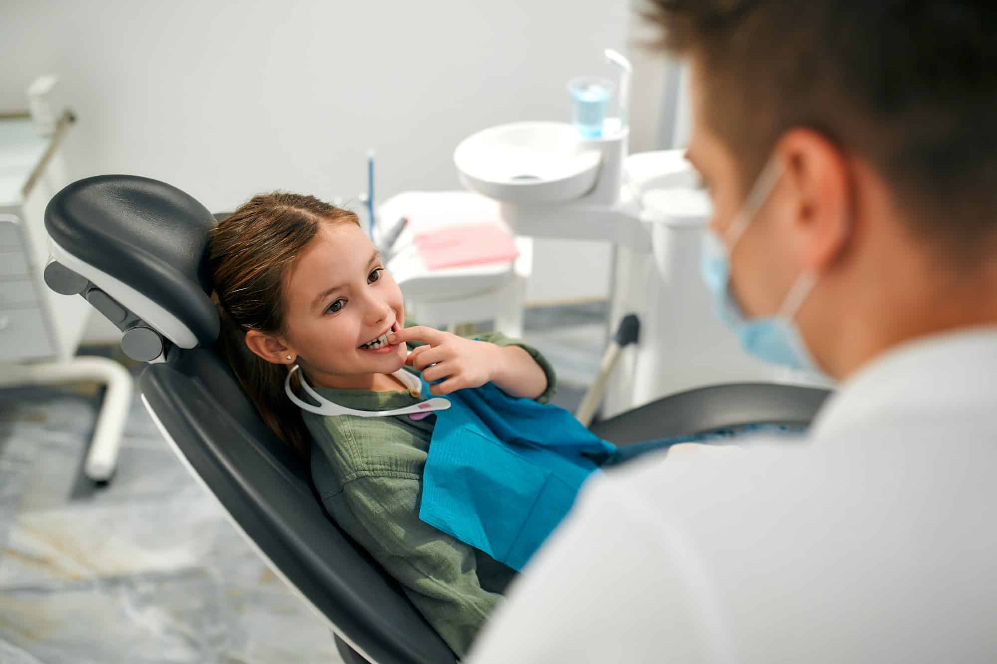 Les cliniques dentaires offrent-elles des services de dentisterie pédiatrique ?